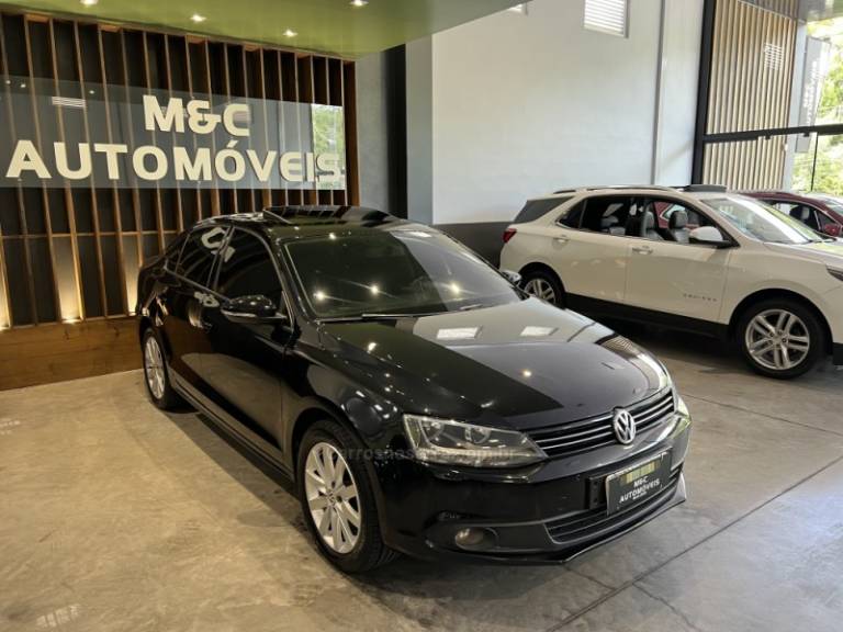 VOLKSWAGEN - JETTA - 2013/2013 - Preta - R$ 66.900,00