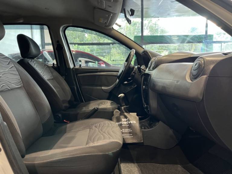 RENAULT - DUSTER - 2013/2014 - Branca - R$ 52.900,00