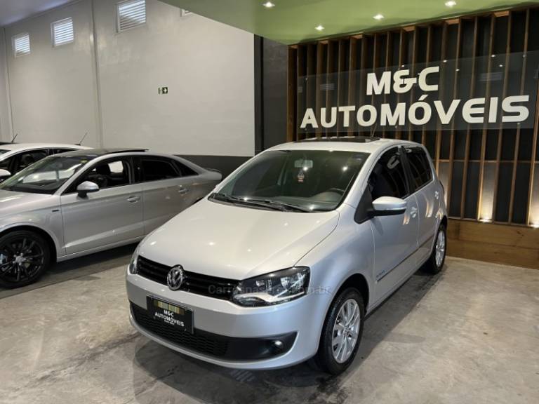 VOLKSWAGEN - FOX - 2013/2014 - Prata - R$ 42.900,00