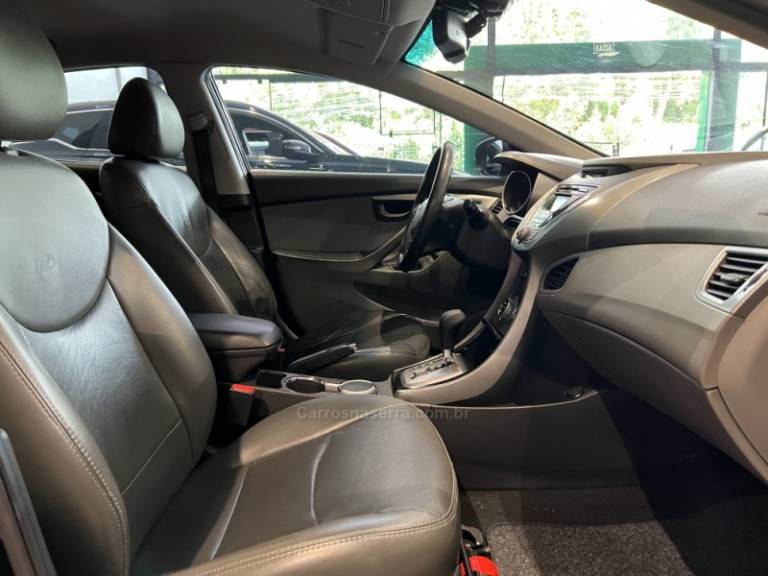 HYUNDAI - ELANTRA - 2012/2013 - Preta - R$ 59.900,00