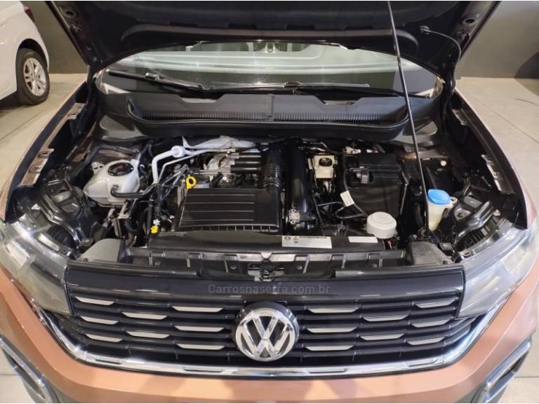 VOLKSWAGEN - T-CROSS - 2019/2020 - Marrom - R$ 112.900,00