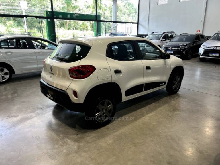 RENAULT - KWID - 2022/2023 - Branca - R$ 49.900,00