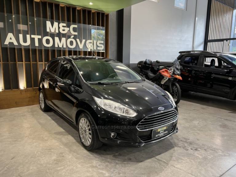 FORD - FIESTA - 2015/2016 - Preta - R$ 53.900,00