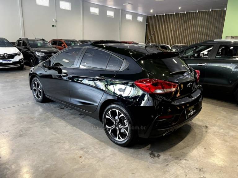 CHEVROLET - CRUZE - 2022/2022 - Preta - R$ 121.900,00