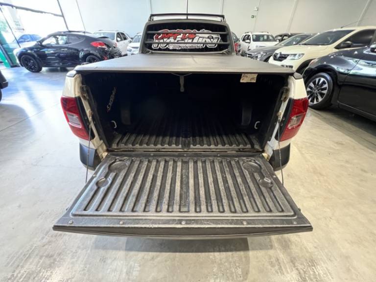 VOLKSWAGEN - SAVEIRO - 2014/2015 - Branca - R$ 49.900,00