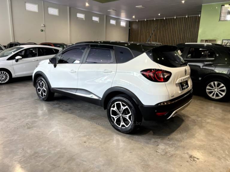 RENAULT - CAPTUR - 2021/2022 - Branca - R$ 99.900,00