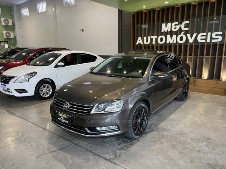 VOLKSWAGEN - PASSAT - 2013/2013 - Marrom - R$ 69.900,00
