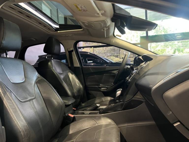 FORD - FOCUS - 2015/2016 - Azul - R$ 65.900,00