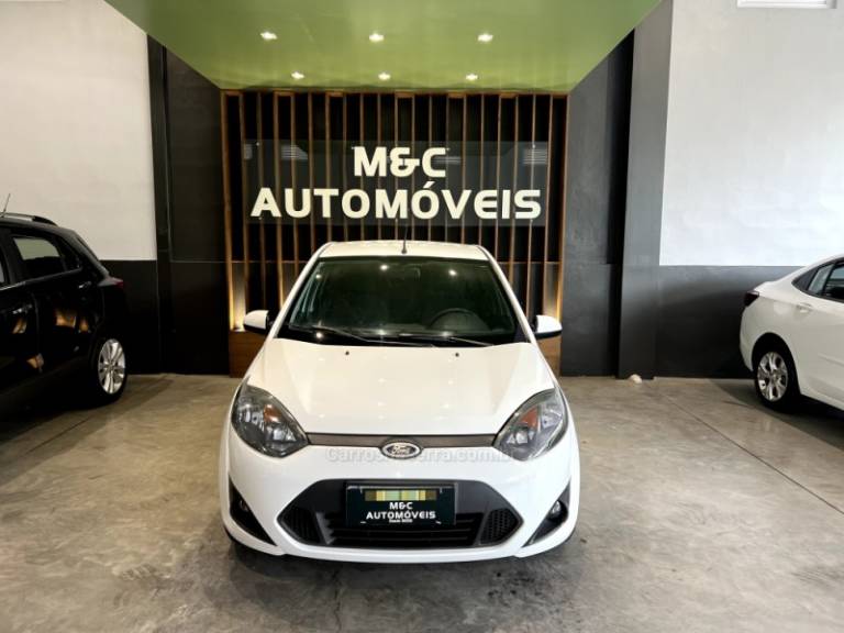 FORD - FIESTA - 2013/2014 - Branca - R$ 35.900,00