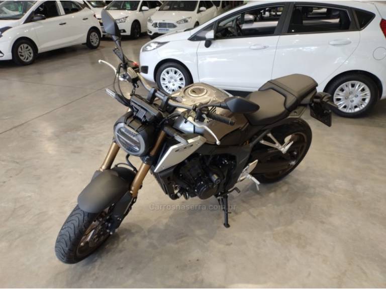 HONDA - CB 650R - 2021/2021 - Prata - R$ 52.900,00