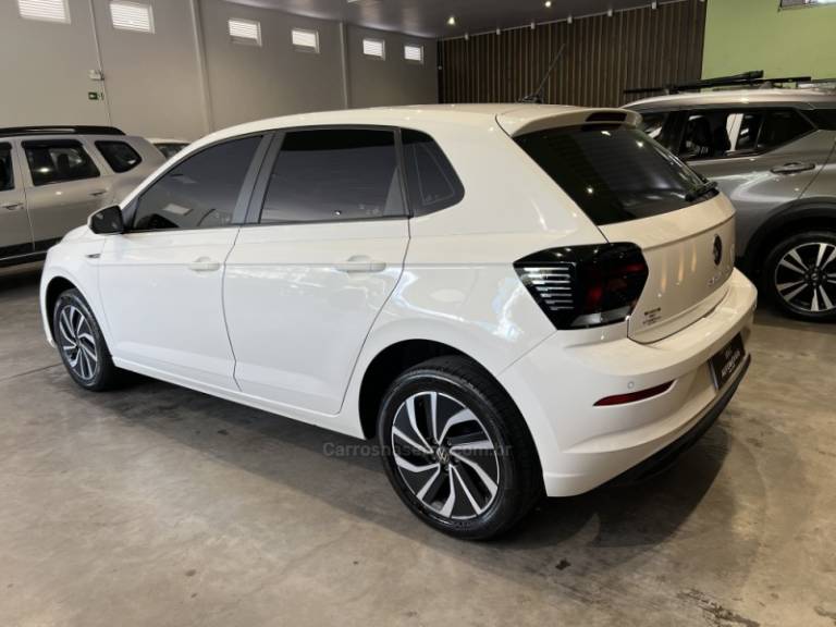 VOLKSWAGEN - POLO - 2023/2023 - Branca - R$ 91.900,00