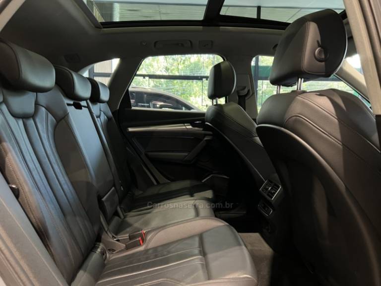 AUDI - Q5 - 2018/2019 - Prata - R$ 155.900,00