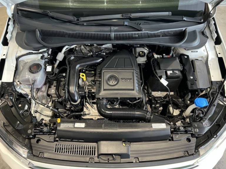 VOLKSWAGEN - POLO - 2023/2023 - Branca - R$ 91.900,00