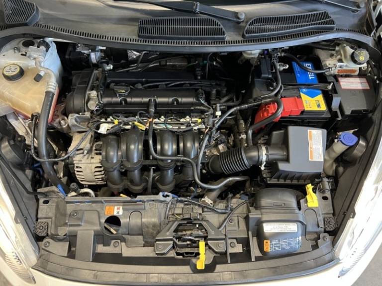 FORD - FIESTA - 2014/2015 - Branca - R$ 44.900,00