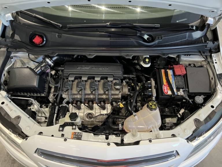 CHEVROLET - ONIX - 2015/2016 - Branca - R$ 45.900,00