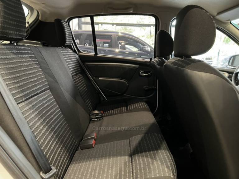 RENAULT - SANDERO - 2011/2012 - Branca - R$ 32.900,00