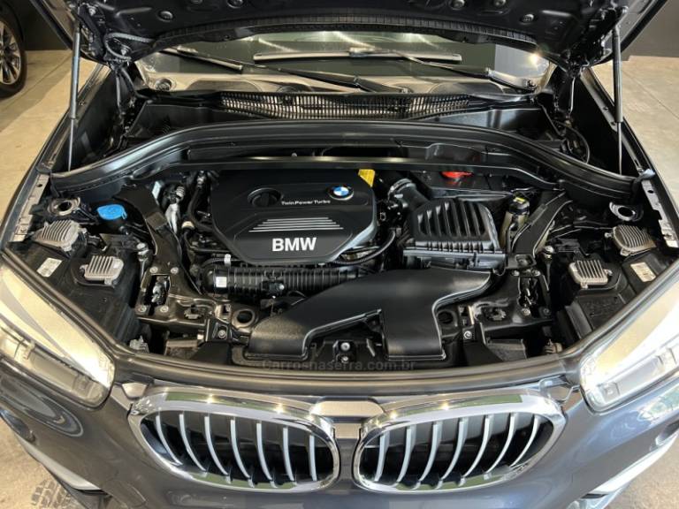BMW - X1 - 2017/2018 - Cinza - R$ 124.900,00