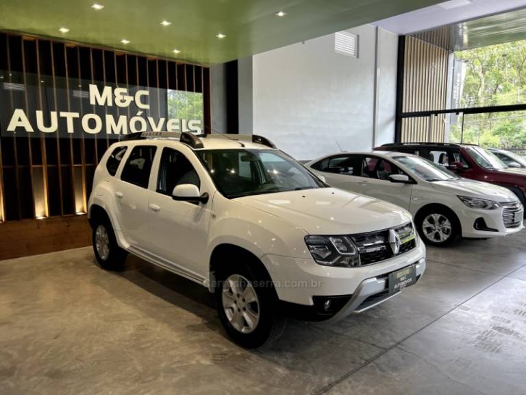 RENAULT - DUSTER - 2015/2016 - Branca - R$ 61.900,00