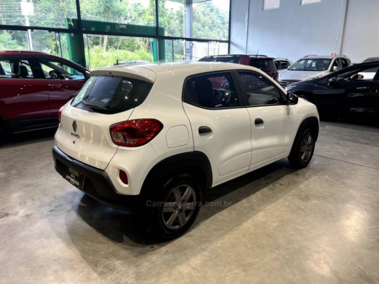 RENAULT - KWID - 2022/2023 - Branca - R$ 53.900,00