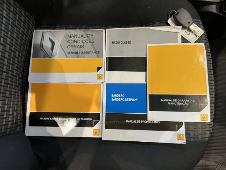 RENAULT - SANDERO - 2011/2012 - Branca - R$ 32.900,00