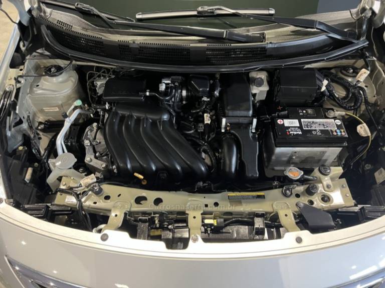 NISSAN - VERSA - 2018/2018 - Prata - R$ 56.900,00