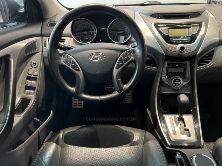 HYUNDAI - ELANTRA - 2012/2013 - Preta - R$ 59.900,00