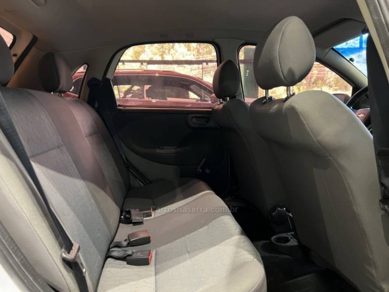 CHEVROLET - CORSA - 2006/2006 - Branca - R$ 21.900,00