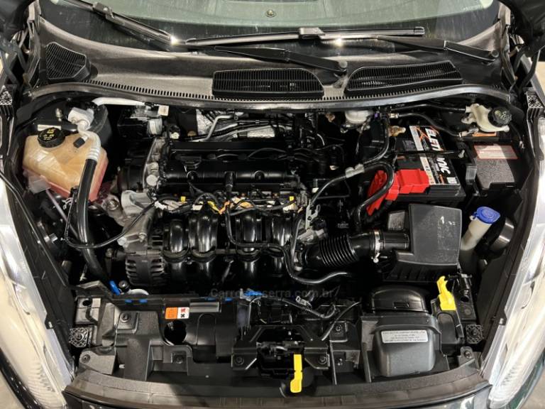 FORD - FIESTA - 2015/2016 - Preta - R$ 53.900,00