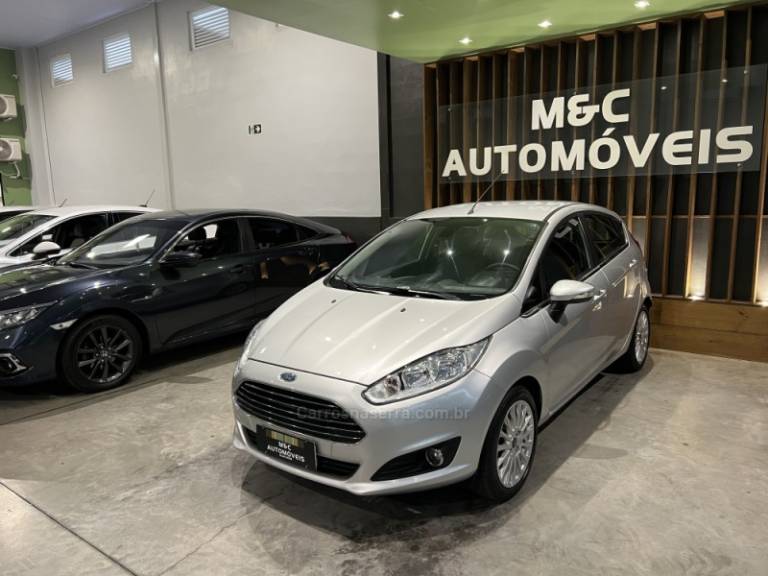 FORD - FIESTA - 2015/2015 - Prata - R$ 47.900,00