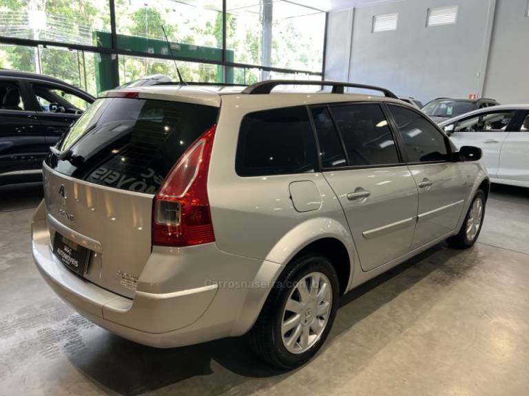 RENAULT - MÉGANE - 2011/2012 - Prata - R$ 34.900,00