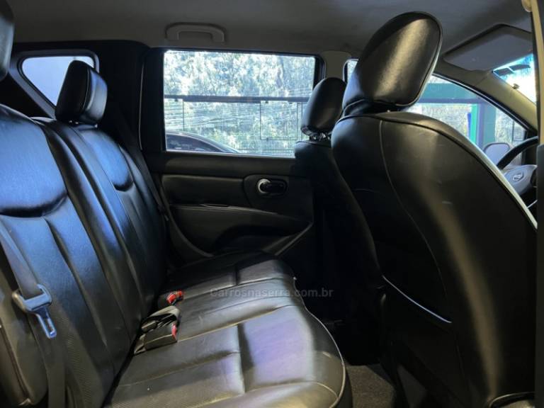 NISSAN - LIVINA - 2011/2012 - Prata - R$ 38.900,00