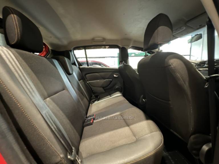 RENAULT - SANDERO - 2017/2018 - Vermelha - R$ 51.900,00