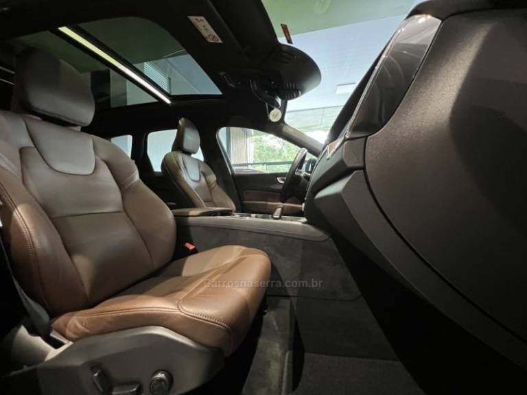 VOLVO - XC60 - 2021/2021 - Azul - R$ 186.900,00