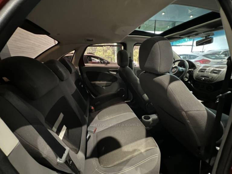 FIAT - SIENA - 2013/2014 - Vermelha - R$ 39.900,00