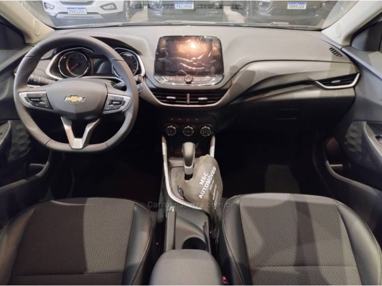CHEVROLET - ONIX - 2024/2025 - Branca - R$ 107.900,00