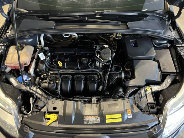 FORD - FOCUS - 2013/2014 - Preta - R$ 49.900,00