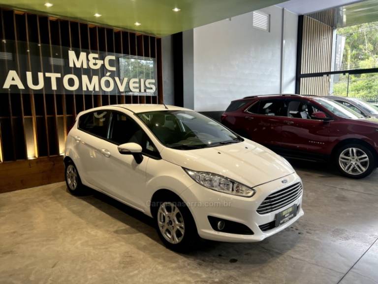 FORD - FIESTA - 2014/2015 - Branca - R$ 46.900,00