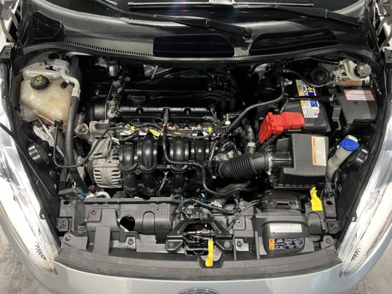 FORD - FIESTA - 2015/2015 - Prata - R$ 47.900,00