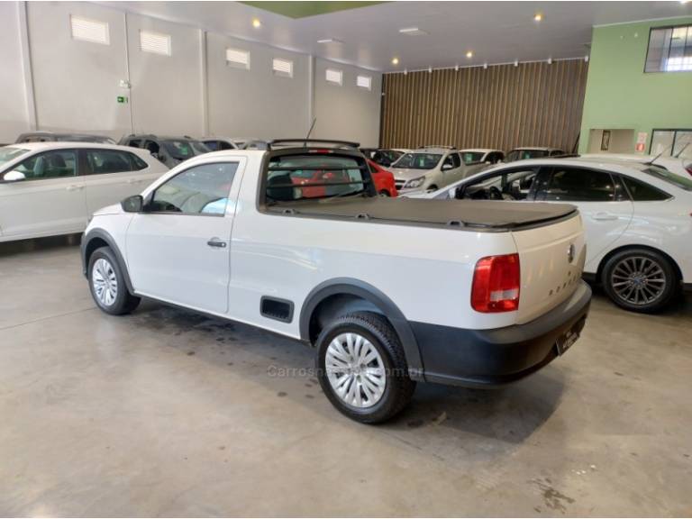 VOLKSWAGEN - SAVEIRO - 2022/2023 - Branca - R$ 72.900,00