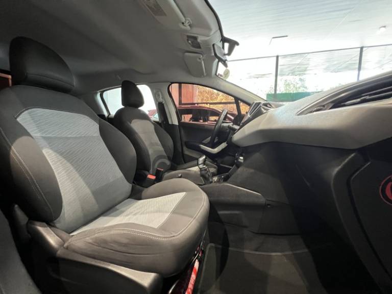 PEUGEOT - 208 - 2013/2014 - Marrom - R$ 38.900,00