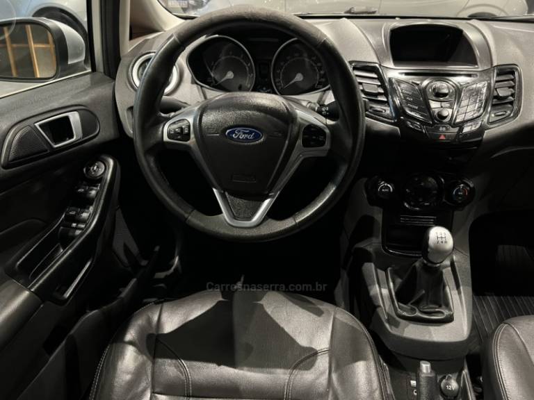 FORD - FIESTA - 2015/2015 - Prata - R$ 47.900,00