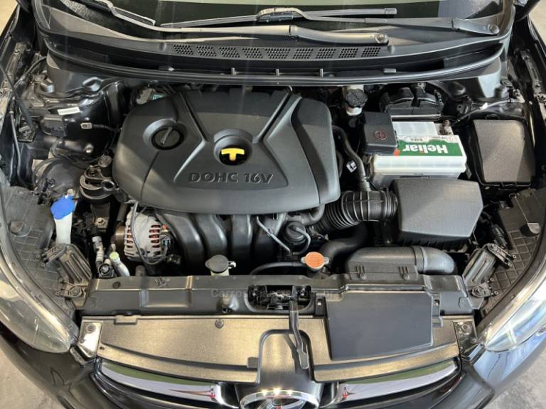 HYUNDAI - ELANTRA - 2012/2013 - Preta - R$ 59.900,00