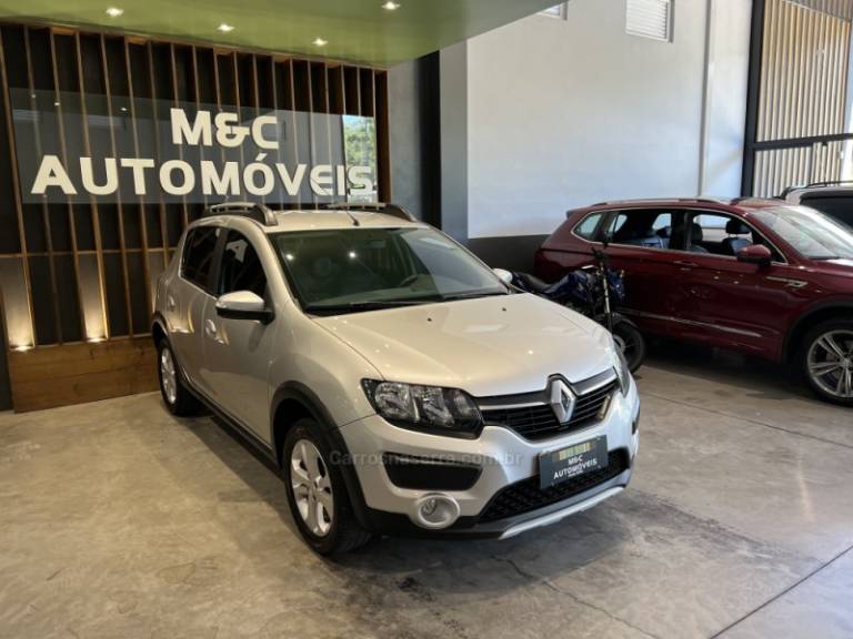 RENAULT - SANDERO - 2015/2016 - Prata - R$ 46.900,00