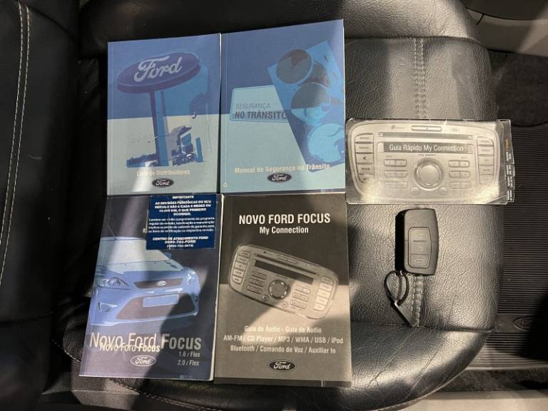 FORD - FOCUS - 2010/2011 - Preta - R$ 42.900,00