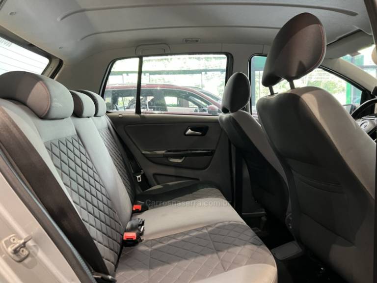 VOLKSWAGEN - FOX - 2015/2016 - Prata - R$ 53.900,00