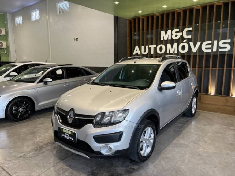 RENAULT - SANDERO - 2015/2016 - Prata - R$ 46.900,00