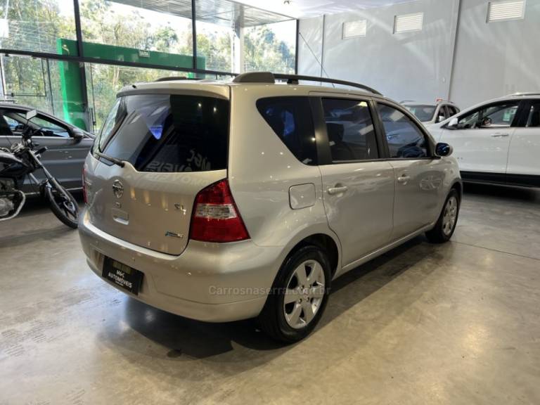 NISSAN - LIVINA - 2011/2012 - Prata - R$ 38.900,00
