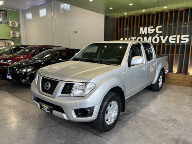 NISSAN - FRONTIER - 2014/2015 - Prata - R$ 91.900,00