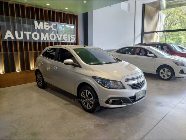 CHEVROLET - ONIX - 2016/2016 - Prata - R$ 53.900,00