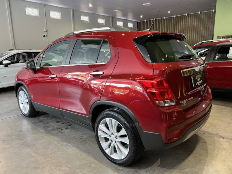 CHEVROLET - TRACKER - 2017/2018 - Vermelha - R$ 85.900,00